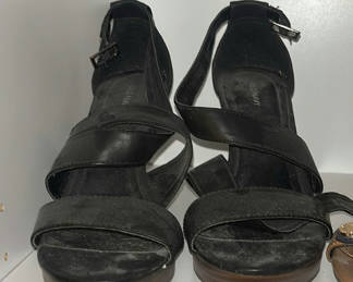 Lot 44: Women's sandals and flip-flops (assorted brands)
