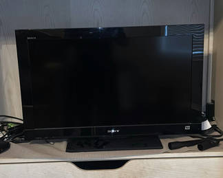 Lot 19: Sony Bravia KDL-32BX300 LCD TV