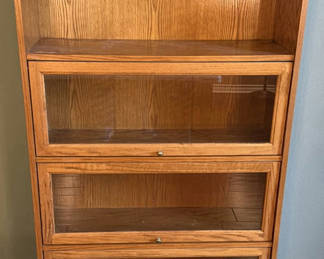 Lot 101: Oak display cabinet with glass doors