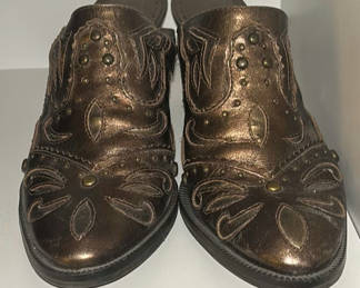 Lot 45: Assorted women's footwear: sandals, mules, and slides