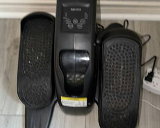 Lot 132: Ancheer electric foot massager with control unit and foot pads