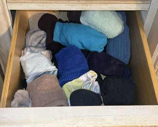 Lot 25: Assorted socks