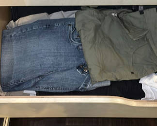 Lot 21: Assorted casual clothing (jeans, shorts, jackets, and shirts)
