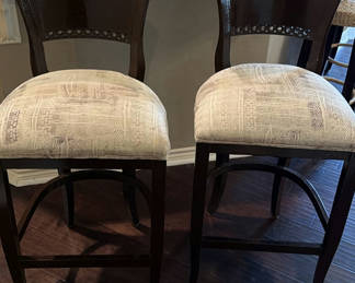 Lot 107: Pair of dark wood counter stools with upholstered seats