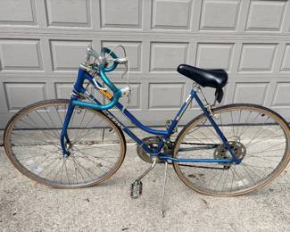 Schwinn Varsity 10-Speed Women’s Road Bike!