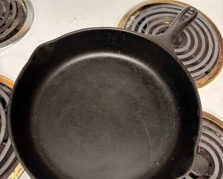 Vintage Wagner Ware cast iron skillet