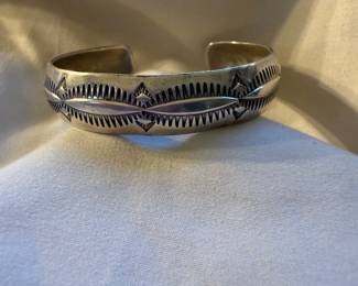 Vintage Navajo Sterling Silver Cuff — hand-stamped file/comb work with raised center rib and arrow accents, no stones. Signed "AME." 24.8g.