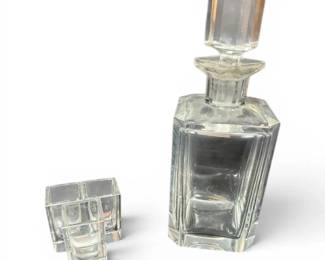 Liquor Decanter w Shot Glasses