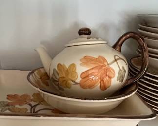 Metlox Poppytrail California Woodland Gold Autumn Leaf Pattern Dinnerware Set second image