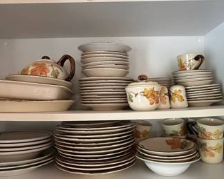 Metlox Poppytrail California Woodland Gold Autumn Leaf Pattern Dinnerware Set