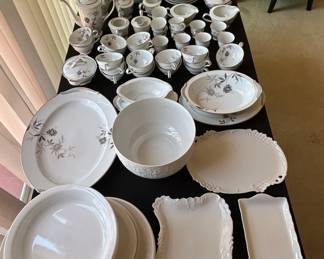 Noritake Rosamor China Dinnerware Set