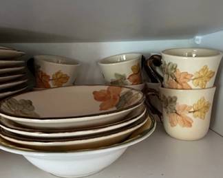 Metlox Poppytrail California Woodland Gold Autumn Leaf Pattern Dinnerware Set fourth image