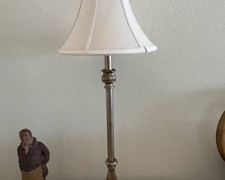 Traditional Table Lamp with Fluted Base