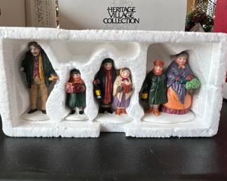 The Heritage Village Collection Carolers on the Doorstep Set third image