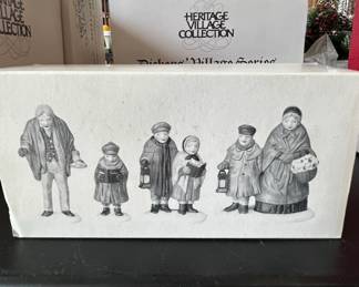 The Heritage Village Collection Carolers on the Doorstep Set second image