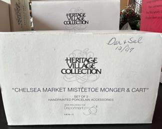 Heritage Village Collection Chelsea Market Mistletoe Monger Cart