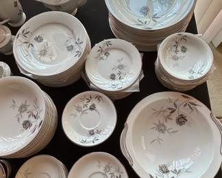 Noritake Rosamor China Dinnerware Set fifth image