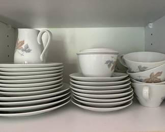 Noritake Maplewood China Set second image