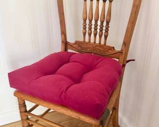 VINTAGE OAK CHAIR