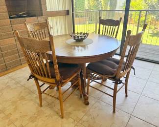 VINTAGE OAK DINING TABLE