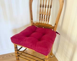VINTAGE OAK CHAIR