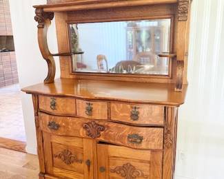 VINTAGE OAK HUTCH