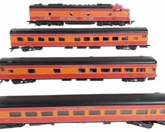 4 Rivarossi Southern Pacific Locomotive and Passenger Trains