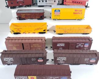 Assortment Of Santa Fe Freight Cars,Gondolas & More