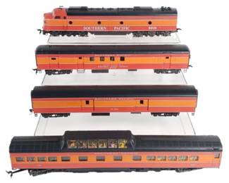 Rivarossi Daylight Southern Pacific EMD E-Unit and 3 Passenger Cars