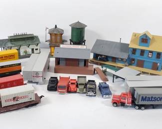 HO Scale Freight Lines Structures & Freight Cars