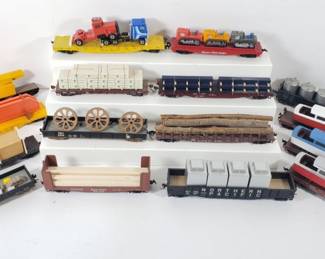 16 Flat Cars & Gondolas With Loads