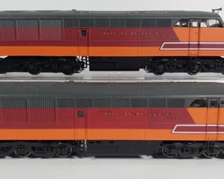 Proto 2000 Life-Like E 6/7 Milwaukee Road B-Unit Duo