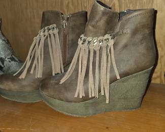 Bootsw/ fringe size 8