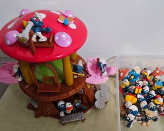 Smurf Tree-go-round works and plays their theme song