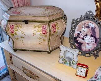DECORATIVE ACCENTS