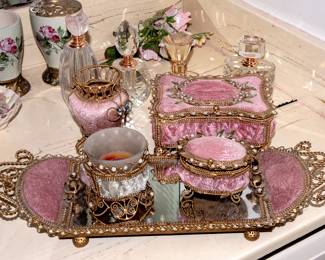 HOLLYWOOD REGENCY DRESSER/VANITY SET