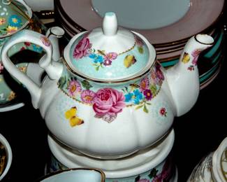 VINTAGE TEAPOTS