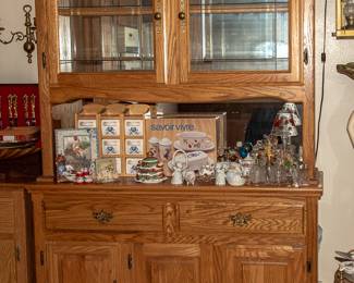 BEAUTIFUL CHINA CABINET