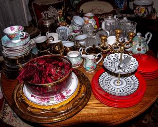 TALBES OF CERAMIC AND GLASSWARE