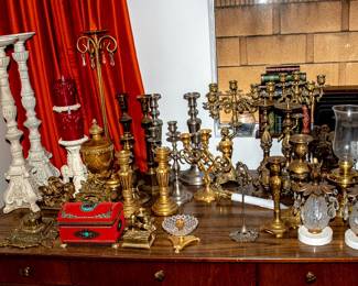 TABLE OF METALWARE - BRASS CANDLE HOLDERS AND MORE