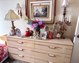 DRESSER