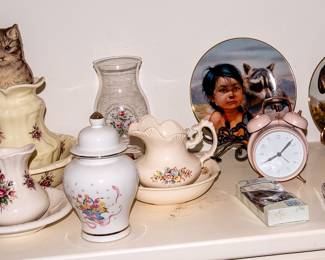 DECORATIVE ACCENTS