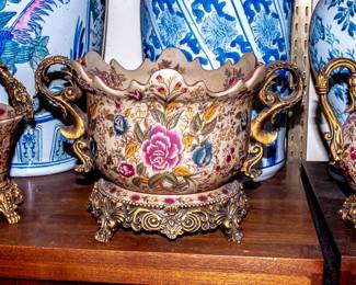 DECORATIVE CERAMICS