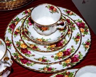 ROYAL ALBERT OLD COUNTRY ROSE