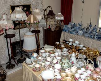 TABLES OF BLUE AND WHITE CERAMICS AND PORCELAIN