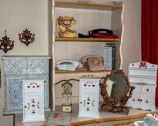 DECORATIVE ACCENTS