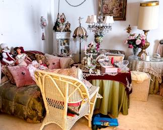 FURNITURE - SOFAS AND CHAIRS