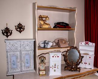 DECORATIVE ACCENTS