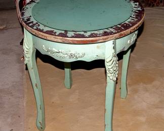 VINTAGE ACCENT TABLE