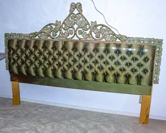 HOLLYWOOD REGENCY BUTTON TUFTED HEADBOARD